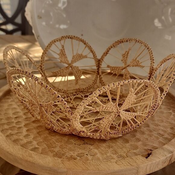 Vintage Handmade Iraca Palm Basket - Picture 1 of 7